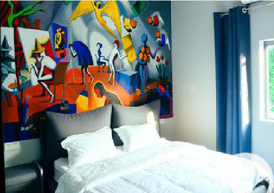 陇川对于酒店的墙体彩绘而言更注重哪些方面？